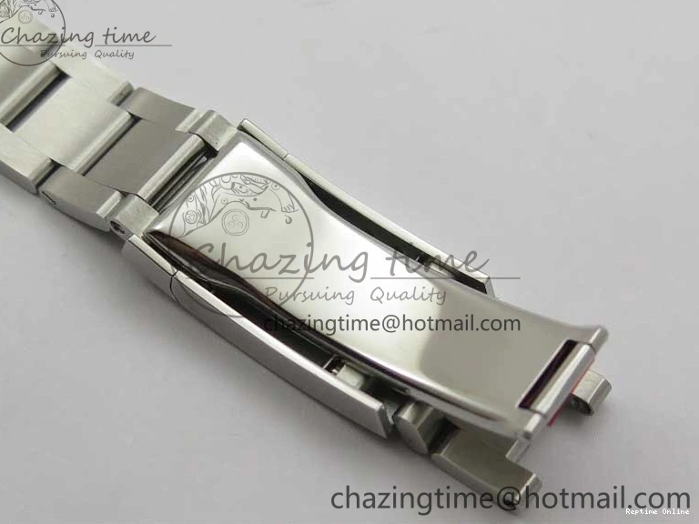 1226 Casual Oyster Perpetual 41mm 124300 EWF Best Edition Red Dial on SS Bracelet A 2856